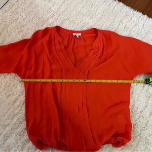 Joie Vibrant Orange/Red Blouse
3/4 Sleeve
Size Small